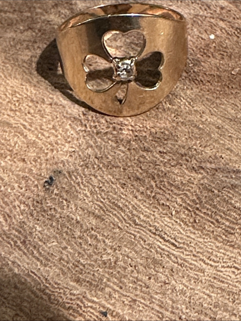 14 karat gold little four leaf clover size 7 ring - Picture 4 of 5